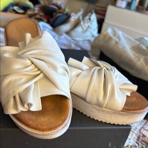 Elegant Italian Cream Leathet Women's Slide Sandals